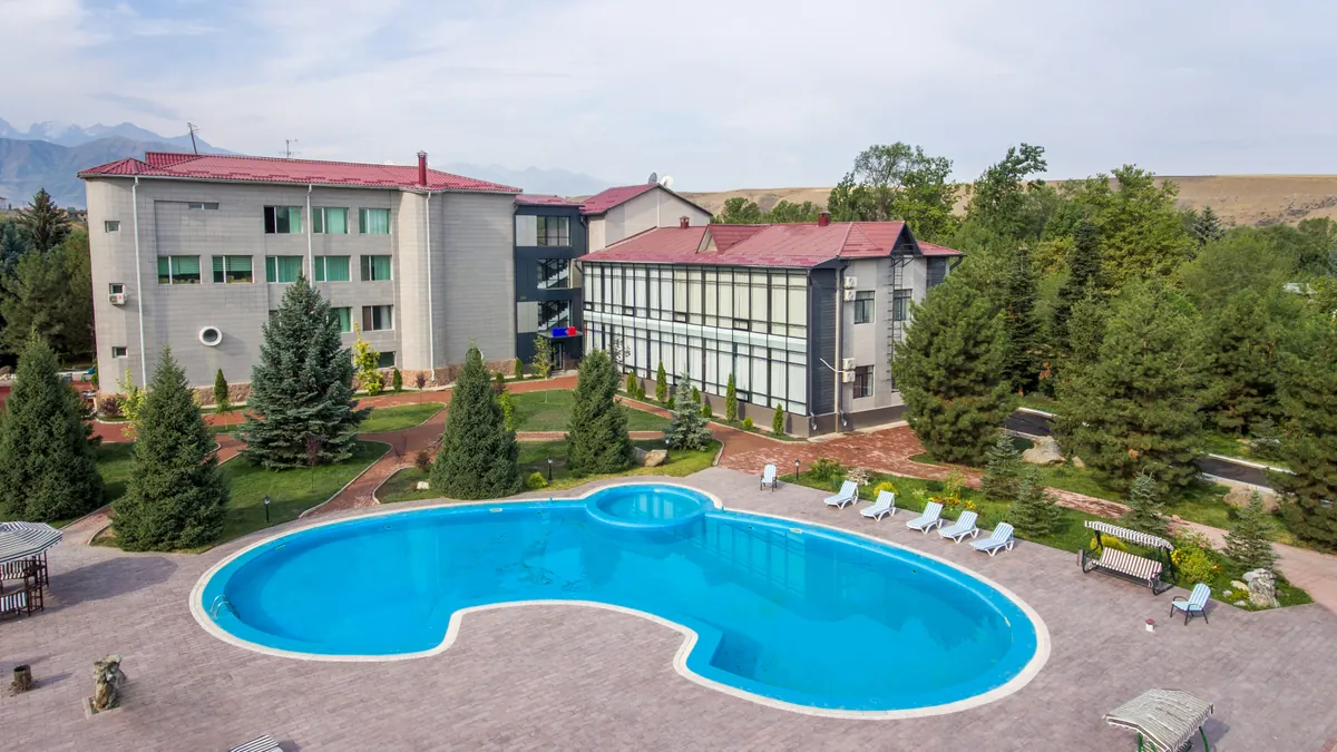 Территория клиники 1